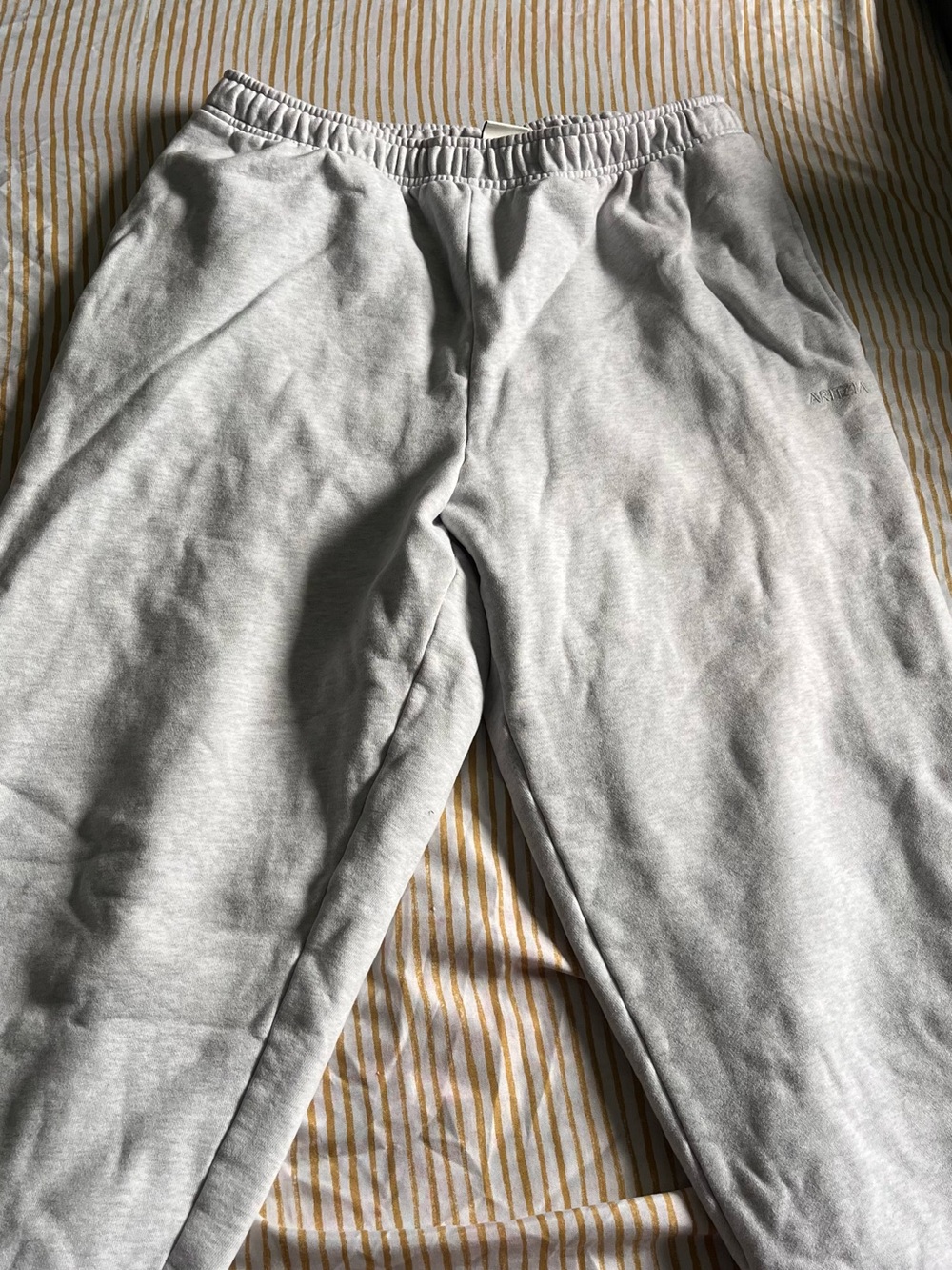 Aritzia mega fit sweatpants | size large | Grey